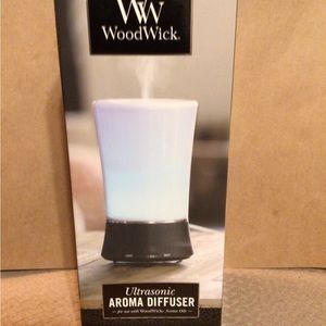 Woodwick Ultrasonic AROMA DIFFUSER with 10 oils